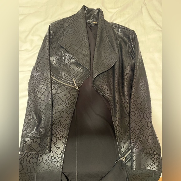 Pebble detailed  black jacket - Picture 2 of 2